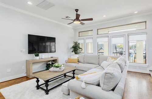 South Central Houston House | Luxe centrally located Houston 3 story townhouse: Minute Maid/GRB/Med Center/NRG