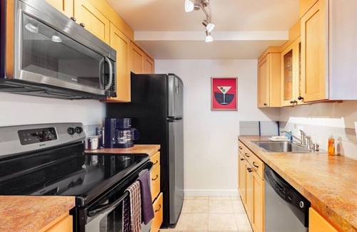 Downtown Seattle Condo | Luxe condo overlooking Elliott Bay & Olympic Mountains with pool, hot tub, gym