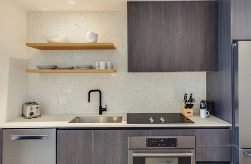 Rainey Street Historic District Condo | Luxe Downtown Austin Condo | 1BR Suite | Natiivo