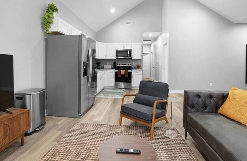 Indianapolis Apartment | Luxe Downtown Townhome-Sleeps 6 Brand New Build!