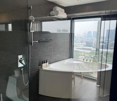 Tay Ho Apartment | Luxe Duplex - Pentstudio West Lake by JANADE Loft Suites