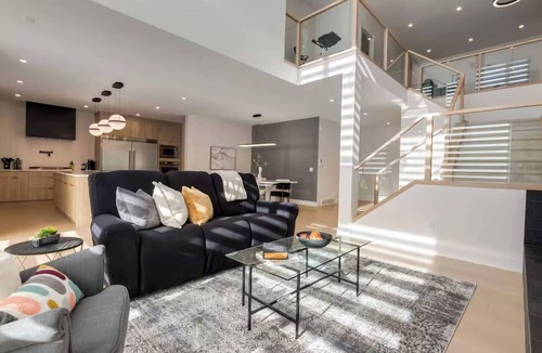 Chestermere House | Luxe Elite Escape 8 Bdrm Near Lake!