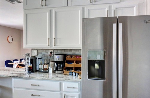 North Mountain House | Luxe Escape: Heated Pool Hot Tub Mini Golf Hike BBQ Fire Pit EV RV ready