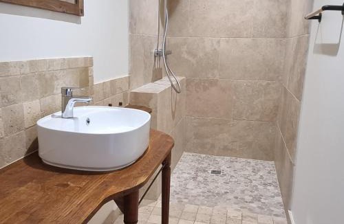 Parigne-lʼEveque House | Luxe et tranquillité au vert: maison 6 chambres, piscine, proche du Mans, idéale familles et groupes - FR-1-410-361