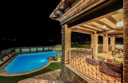 Layos Villa | Luxe Experience Toledo * Pool * BBQ * Billar