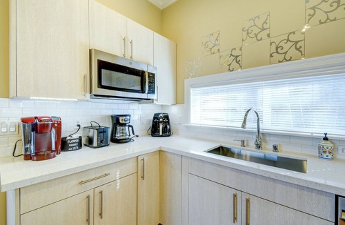 Federal Way House | Luxe Federal Way Rental - Walk to the Water!