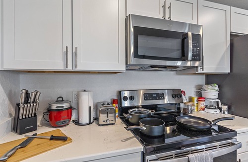 Indian Beach Sapphire Shores Apartment | Luxe Getaway! 2 Mins from Downtown Sarasota , 7 Mins from Airport/Lido Beach!