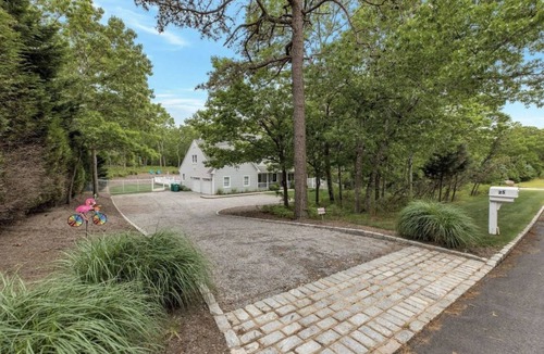 Hampton Bays Villa | Luxe Hamptons Retreat ✨ Pool + Hot Tub Sleeps 10 Near Southampton & US Open