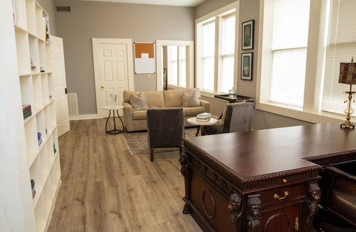 Downtown Jackson Apartment | Luxe historic downtown 1-bedroom corporate apartment with WiFi, fitness room