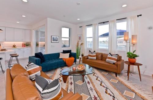 Terra Lago House | Luxe Lakefront Dream Villa: Heated Saltwater Pool