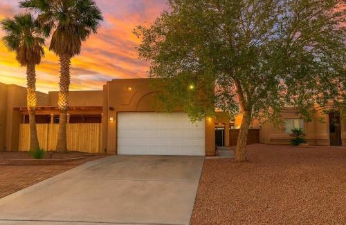 Lake Havasu City Villa | Luxe Lakeview Villa - Hot Tub - Mountain Serenity