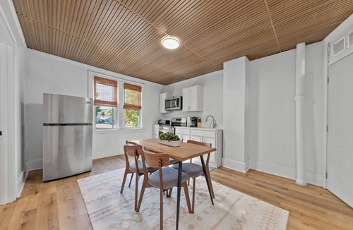 Covington Apartment | Luxe Living Suites #2, 3 minutes to DT Cincy