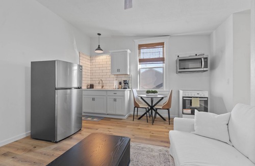 Covington Apartment | Luxe Living Suites #3, 3 minutes to DT Cincy
