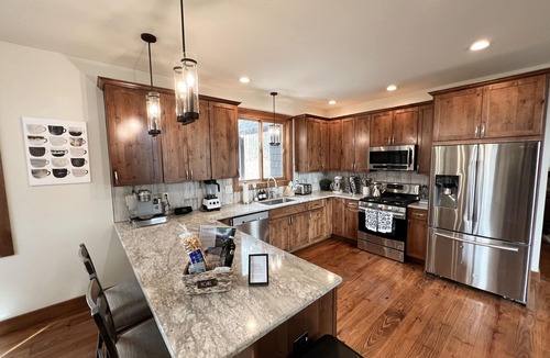 Windham Ski Chalet | Luxe Lodge w/Mt View - Hot Tub, Fire Pit, Game Rm, 5 Min to Skiing