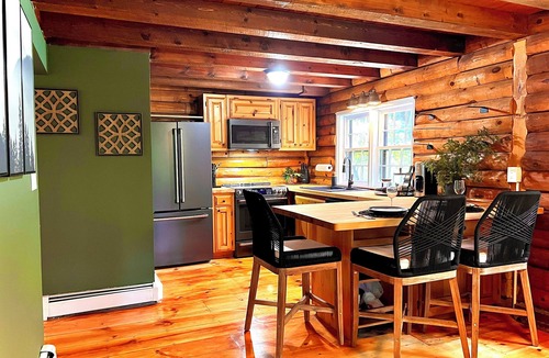 Campton Cabin | Luxe Log Cabin Under the Stars