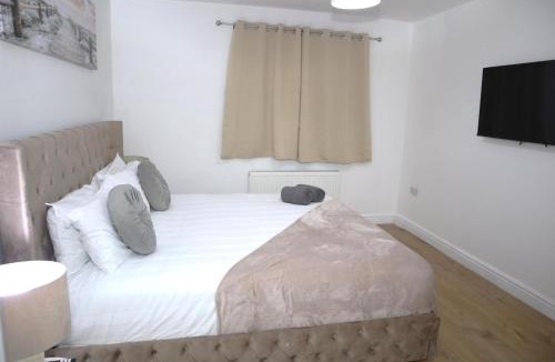 Coventry House | Luxe Lounge