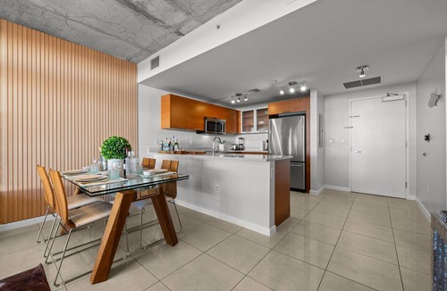 Midtown Condo | Luxe! Midtown GEM with DrinkBar Garage Pool BBQ Gym MiniGolf PingPong Foosball