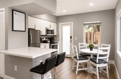 Poinsettia Heights House | Luxe Modern 2 BDR Near Downtown FTL