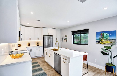 Lake Ridge House | Luxe-modern heated pool home near FTL Beach, Las Olas Blvd & Wilton Manors