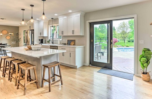 Montgomery House | Luxe Montgomery Home w/ Hot Tub Near Angry Orchard