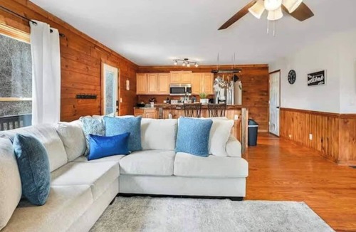 Canton House | Luxe Mountain Escape|Deck|Fire Pit|& Sunset Views