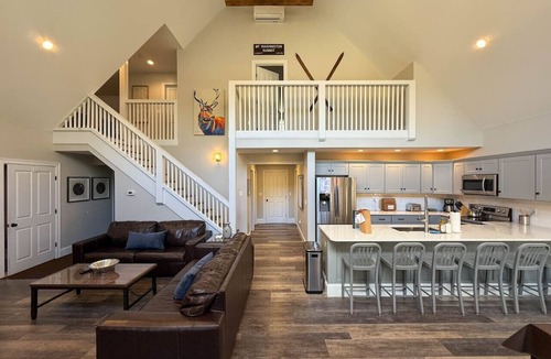 Cranmore Birches Villa | Luxe Mountain Home | River, Cranmore and Downtown!