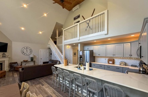 Cranmore Birches Villa | Luxe Mountain Home | River, Cranmore and Downtown!