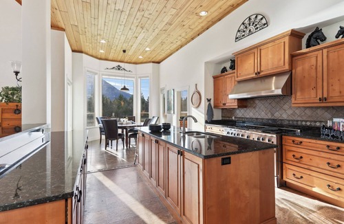 Sardis Villa | Luxe Mountain Villa with Hot Tub, Sauna, Fire Pit, Pool Table on 13 flat Acres.