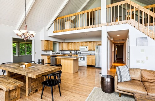Quechee House | Luxe Mountainside Home with Panoramic Valley Views