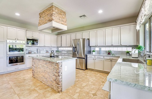 North Gateway House | Luxe Mtn-View Mansion w/Hot Tub in Phoenix!