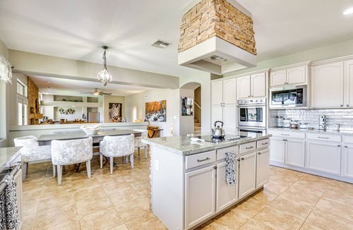 North Gateway House | Luxe Mtn-View Mansion w/Hot Tub in Phoenix!