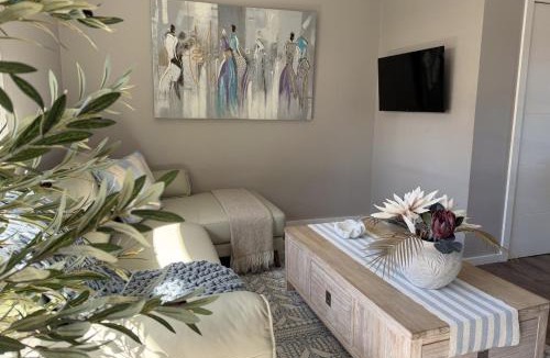 Wollongong CBD Apartment | Luxe Newly Renovated 2BR Unit - Pet Friendly - WALK TO BEACH