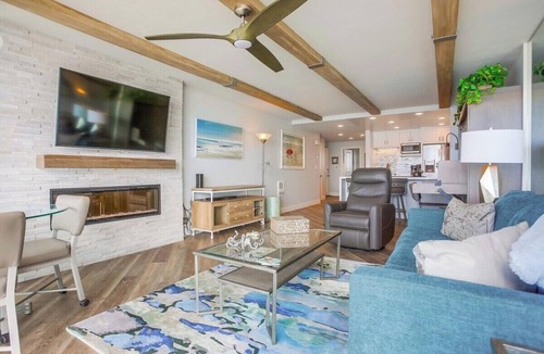 North Pacific Beach Condo | Luxe Oceanfront view, murphy bed, parking and pool