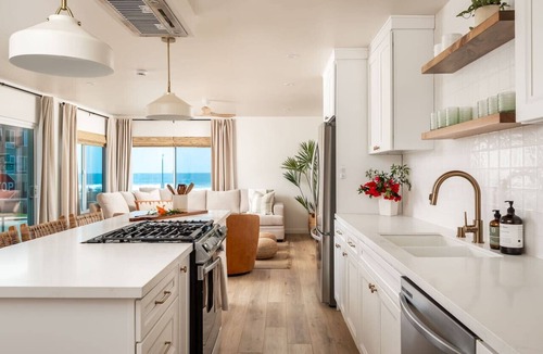 South Oceanside House | LUXE OceanView Estate| Sleeps 22| FirePits| 3 Spas