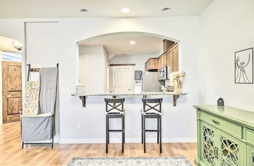 Vancouver House | Luxe Private Vancouver Getaway Near DT & Portland!