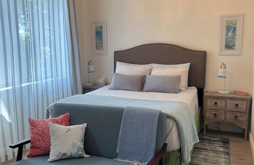 Campbell River Bed & Breakfast | Luxe Queen StudioSuite Sea Sand Fine Dining Breakfast