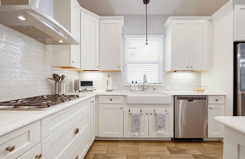 Jacksonville Beach House | Luxe retreat w/heated pool+firepit+indoor pickleball wall+gym 5 min to beach