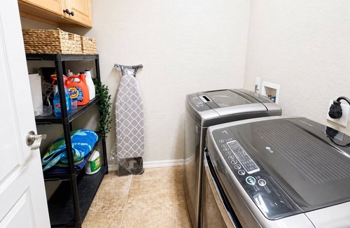 Mesa House | Luxe Retreat- Private Pool -BBQ- Peaceful Retreat- Comfort-Relax-Prime Location