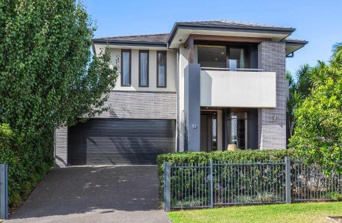 Shell Cove House | Luxe Retreat Shell Cove - Walk to Marina