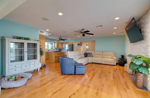 Spring Hill Cottage | Luxe Spring Hill Home w/Patio & Dock!