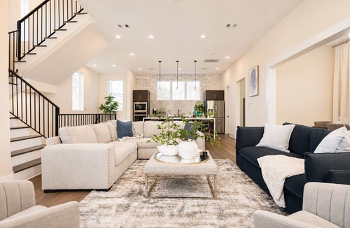 Washington Ave./ Memorial Park House | Luxe Stay!5 beds Rooftop Pet-Friendly Downtown