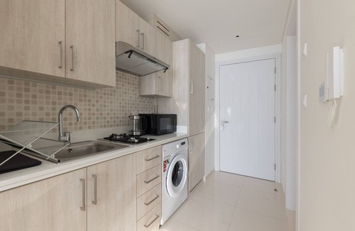 Palm Jumeirah Apartment | LUXE Studio at Seven Palm with Infinity Pool