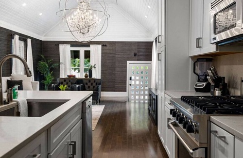 Victorian Village Apartment | Luxe Studio w/King Bed + Sofa | Walk to OSU/Bars