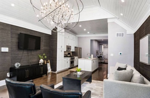 Victorian Village Apartment | Luxe Studio w/King Bed + Sofa | Walk to OSU/Bars
