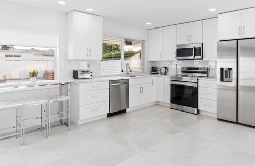 Boulevard Heights Villa | 🏖️🌿 Luxe Tranquility: Captivating 4BR Oasis ✨