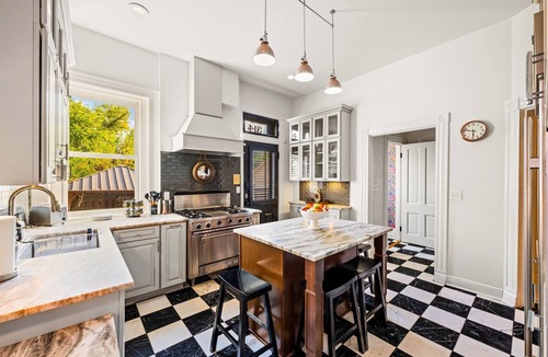 Old Louisville House | Luxe Victorian Escape Mins to UL/Downtown Firepit Hot Tub Speakeasy