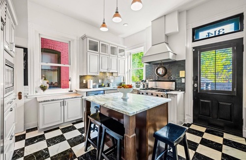 Old Louisville House | Luxe Victorian Escape Mins to UL/Downtown Firepit Hot Tub Speakeasy