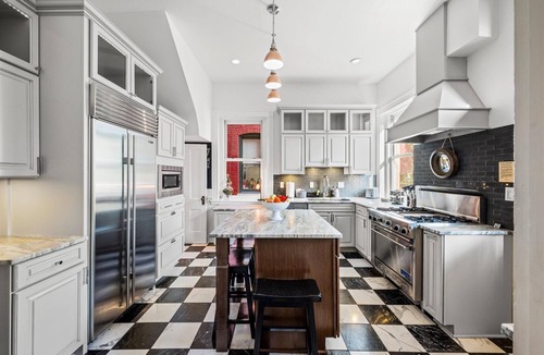Old Louisville House | Luxe Victorian Escape Mins to UL/Downtown Firepit Hot Tub Speakeasy