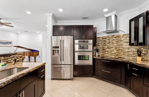 Ludlam Villa | Luxe Villa 5BR I Pool & Jacuzzi | Fire Pit | Piano