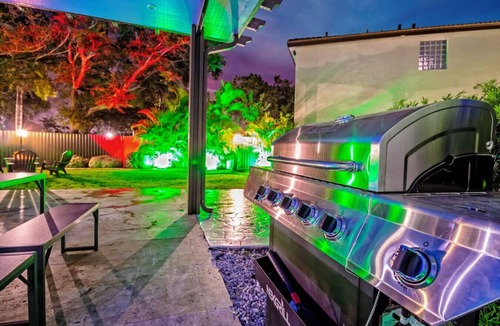 Ludlam Villa | Luxe Villa 5BR I Pool & Jacuzzi | Fire Pit | Piano